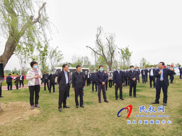 市委書記王戰(zhàn)營(yíng)、市長(zhǎng)張建慧帶隊(duì)觀摩點(diǎn)評(píng)民權(quán)縣重點(diǎn)工作