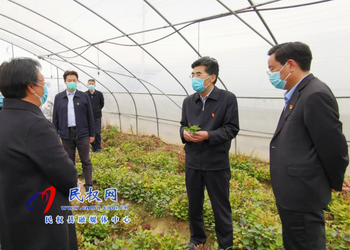 市委書記王戰(zhàn)營(yíng)、市長(zhǎng)張建慧帶隊(duì)觀摩點(diǎn)評(píng)民權(quán)縣重點(diǎn)工作