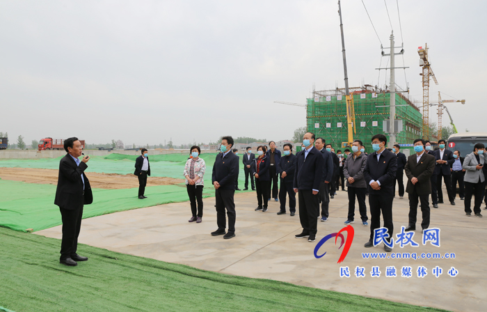 市委書記王戰(zhàn)營(yíng)、市長(zhǎng)張建慧帶隊(duì)觀摩點(diǎn)評(píng)民權(quán)縣重點(diǎn)工作