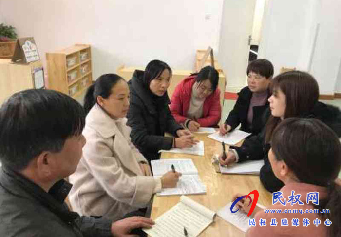 民權(quán)縣幼兒園蔣麗麗、李青老師分別被省教育廳評為中原名師工作室省級名師和省級骨干教師榮譽稱號