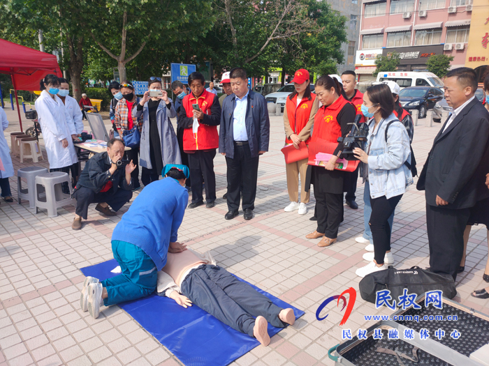 助力疫情防控·紅十字救在身邊——民權(quán)縣開展紀(jì)念第73個“國際紅十字日”宣傳活動 助力疫情防控·紅十字救在身邊——民權(quán)縣開展紀(jì)念第73個“國際紅十字日”宣傳活動