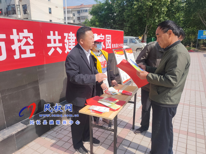 助力疫情防控·紅十字救在身邊——民權(quán)縣開展紀(jì)念第73個“國際紅十字日”宣傳活動 助力疫情防控·紅十字救在身邊——民權(quán)縣開展紀(jì)念第73個“國際紅十字日”宣傳活動