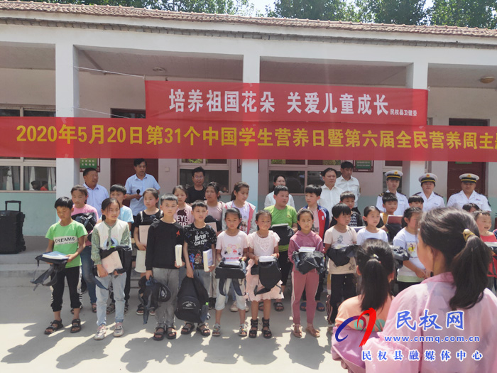 衛(wèi)健委黨支部在喬口村小學(xué)開(kāi)展第六屆全民營(yíng)養(yǎng)周主題宣傳活動(dòng)