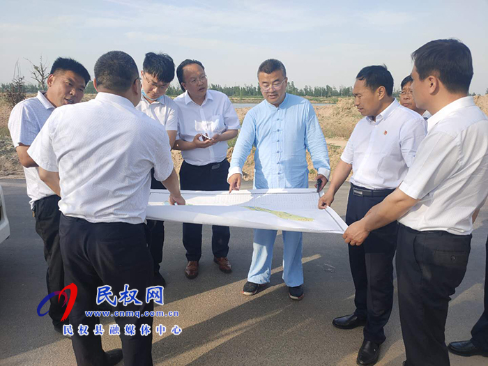 中民鄉(xiāng)鄰?fù)顿Y控股有限公司董事長鞠利一行蒞臨我縣考察背河洼地高效農(nóng)業(yè)示范園項目建設(shè)工作 中民鄉(xiāng)鄰?fù)顿Y控股有限公司董事長鞠利一行蒞臨我縣考察背河洼地高效農(nóng)業(yè)示范園項目建設(shè)工作