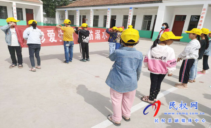 縣婦聯(lián)舉行“珍愛生命預(yù)防溺水”簽名活動