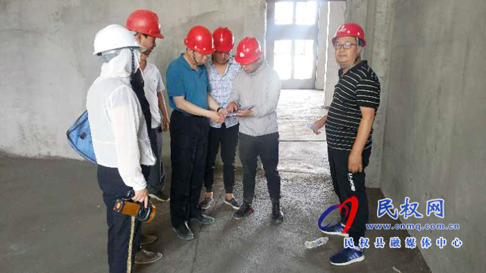 縣委常委、副縣長(zhǎng)房季深入施工一線督導(dǎo)保稅物流中心項(xiàng)目建設(shè)