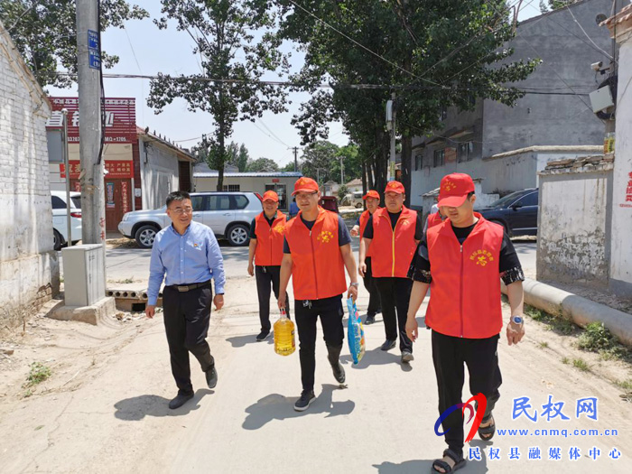 縣畜牧發(fā)展服務(wù)中心志愿者在行動 縣畜牧發(fā)展服務(wù)中心志愿者在行動