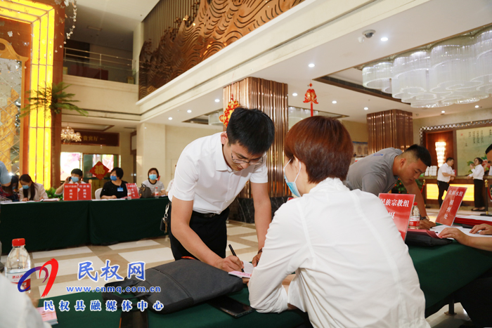 兩會進(jìn)行時:政協(xié)委員今日報到 兩會進(jìn)行時:政協(xié)委員今日報到