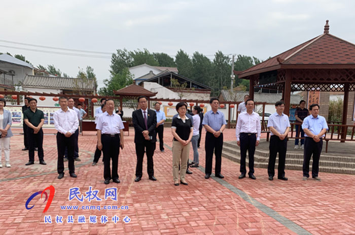 市觀摩組蒞臨我縣觀摩農村人居環(huán)境整治暨農業(yè)產業(yè)工作 市觀摩組蒞臨我縣觀摩農村人居環(huán)境整治暨農業(yè)產業(yè)工作