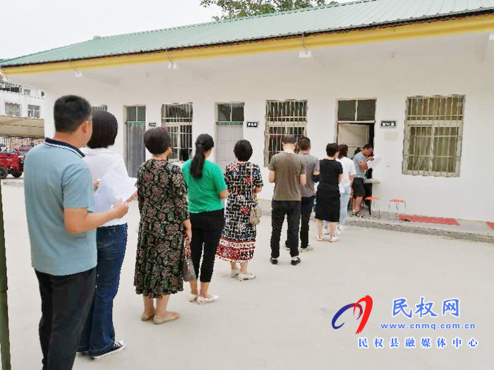 龍?zhí)伶?zhèn)關(guān)愛干部職工身心健康我們?cè)谛袆?dòng)