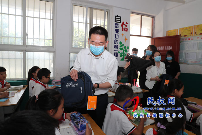 姬脈常寄語全縣少年兒童：立志，樹遠(yuǎn)大理想；求知，成棟梁之才