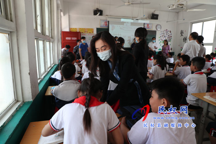 姬脈常寄語全縣少年兒童：立志，樹遠(yuǎn)大理想；求知，成棟梁之才