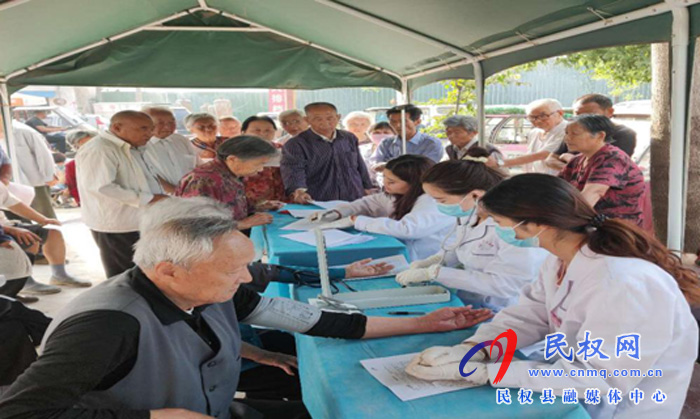 南華街道衛(wèi)生院為老年人及貧困戶免費體檢 南華街道衛(wèi)生院為老年人及貧困戶免費體檢
