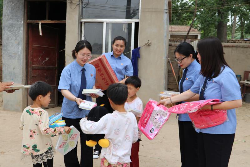 民權(quán)縣人民檢察院開展“六一慰問送關(guān)愛，情系兒童護成長”活動