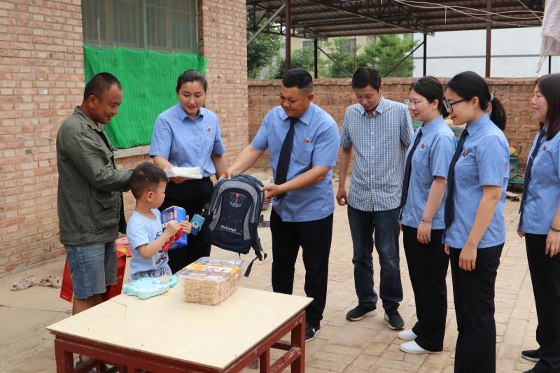 民權(quán)縣人民檢察院開展“六一慰問送關(guān)愛，情系兒童護成長”活動