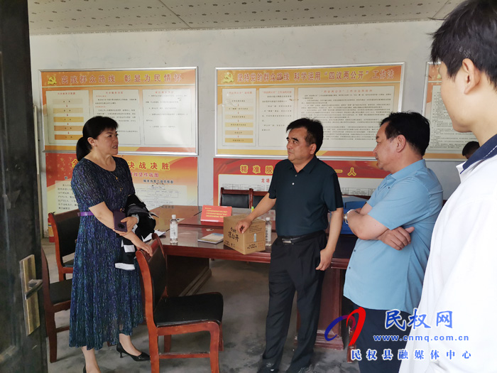 市扶貧辦副主任朱玲到龍?zhí)伶?zhèn)督導三五基層工作日及脫貧攻堅工作