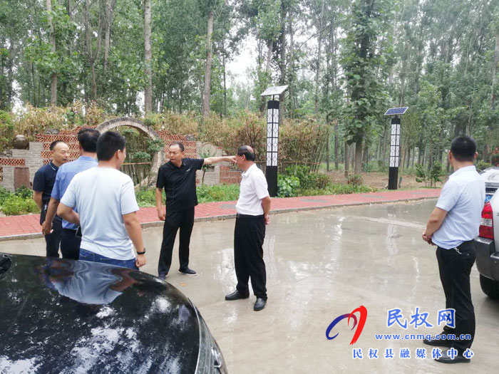 全市供銷(xiāo)系統(tǒng)深化供銷(xiāo)改革服務(wù)特色農(nóng)業(yè)民權(quán)現(xiàn)場(chǎng)會(huì)在我縣召開(kāi)