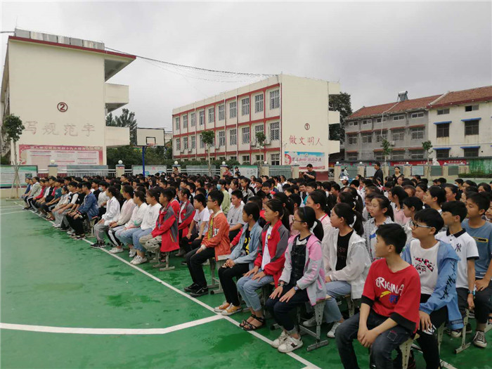 民權(quán)縣第三小學(xué)舉辦“法治進校園，思想筑防線”專題講座