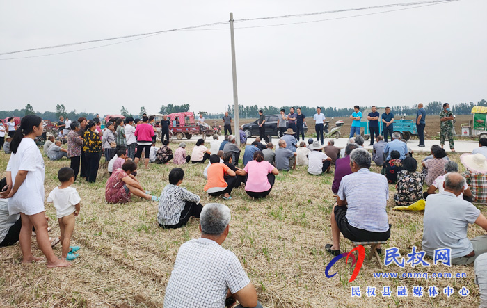 老顏集鄉(xiāng)"一場(chǎng)開(kāi)在田間地頭的招聘會(huì)" 老顏集鄉(xiāng)"一場(chǎng)開(kāi)在田間地頭的招聘會(huì)"