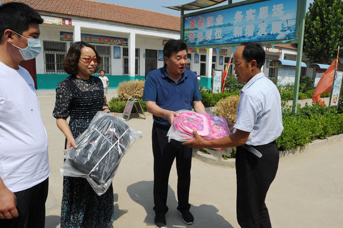 商丘市一級巡視員、市總工會主席劉沛到白云寺鎮(zhèn)開展“三·五”基層工作日活動