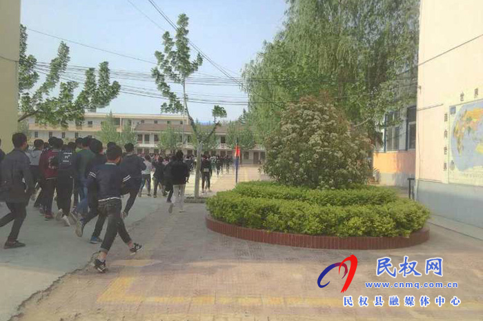 民權(quán)縣組織開展安全生產(chǎn)宣傳教育進校園和應急疏散演練活動