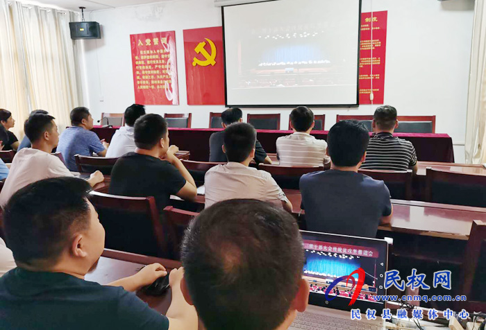 我縣各鄉(xiāng)鎮(zhèn)（街道辦）、縣直各單位認真貫徹全縣三級干部會議暨脫貧攻堅推進會議精神