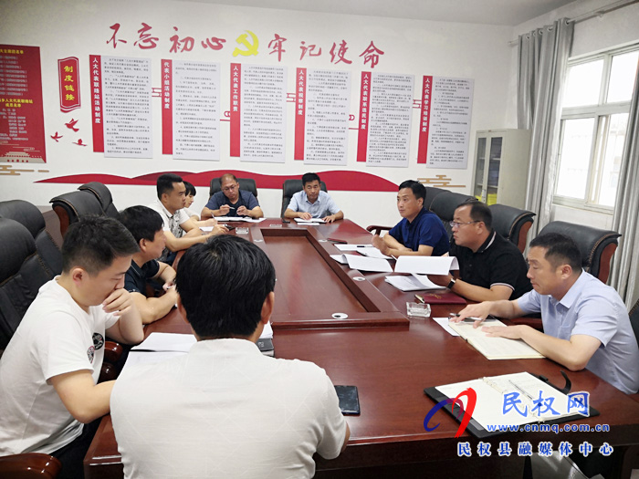 我縣各鄉(xiāng)鎮(zhèn)（街道辦）、縣直各單位認真貫徹全縣三級干部會議暨脫貧攻堅推進會議精神
