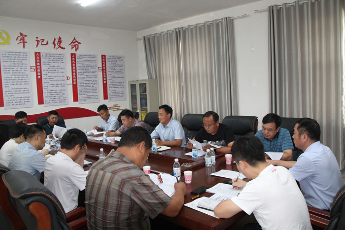 褚廟鄉(xiāng)召開各村脫貧攻堅(jiān)責(zé)任組長會(huì)議