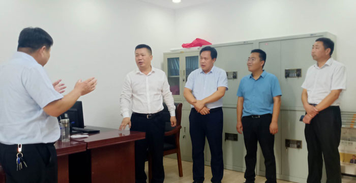 商丘市委常委、政法委書記牛亞東到南華辦事處調(diào)研“黨建+一中心四平臺”建設(shè)工作