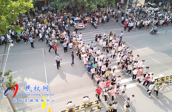 民權(quán)縣高考首場考試各考點秩序井然
