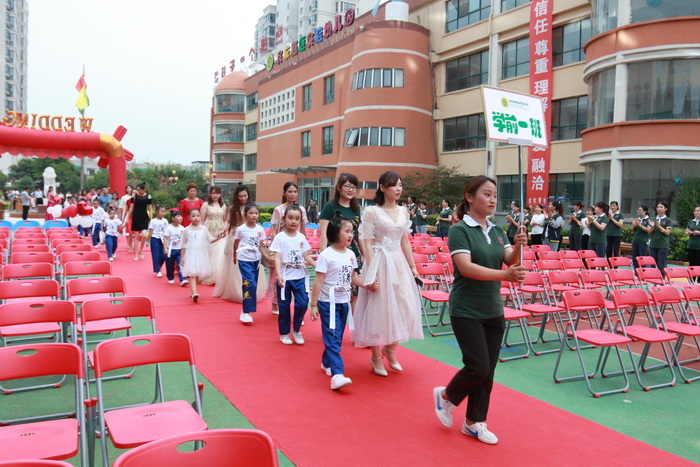 滿滿的儀式感！民權(quán)東區(qū)實(shí)驗(yàn)幼兒園迎來(lái)畢業(yè)季
