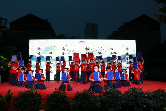 滿滿的儀式感！民權(quán)東區(qū)實(shí)驗(yàn)幼兒園迎來(lái)畢業(yè)季