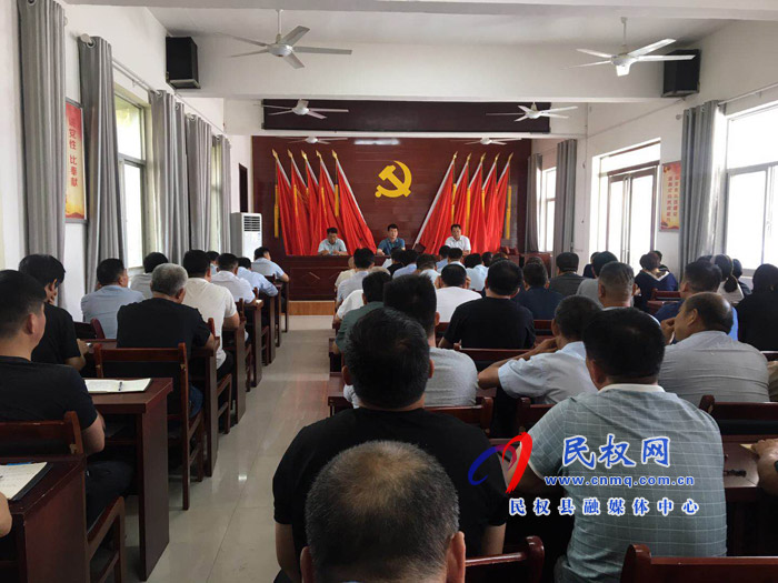 雙塔鎮(zhèn)組織全體干部召開脫貧入戶普查培訓會議
