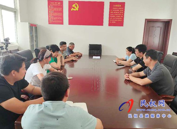 雙塔鎮(zhèn)為赴寧陵開(kāi)展扶貧普查人員進(jìn)行談心談話工作 雙塔鎮(zhèn)為赴寧陵開(kāi)展扶貧普查人員進(jìn)行談心談話工作