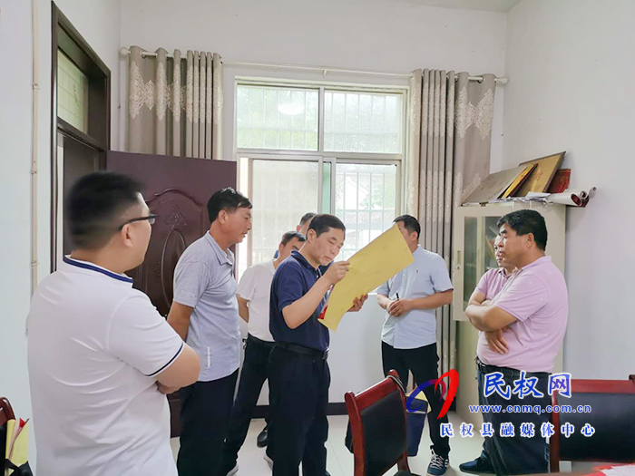 縣委常委、組織部長何玉明到褚廟鄉(xiāng)督導(dǎo)脫貧攻堅(jiān)普查工作