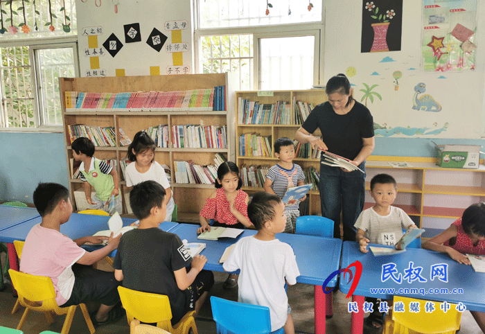 河南民權：村小學開了暑假“愛心書屋”