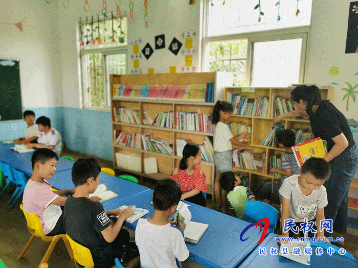 河南民權：村小學開了暑假“愛心書屋”