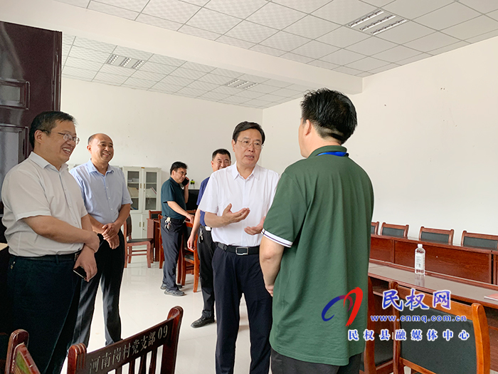 市人大常委會副主任、縣委書記姬脈常調(diào)研我縣脫貧攻堅普查工作