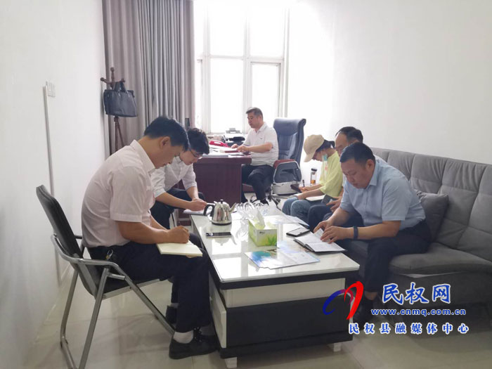 縣金融服務(wù)中心召開全體干部會議
