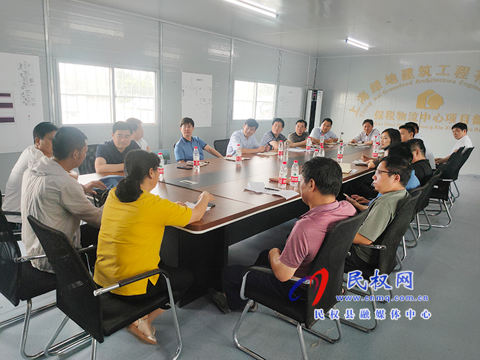 縣委副書記、縣長張團結(jié)到民權(quán)保稅物流中心現(xiàn)場辦公