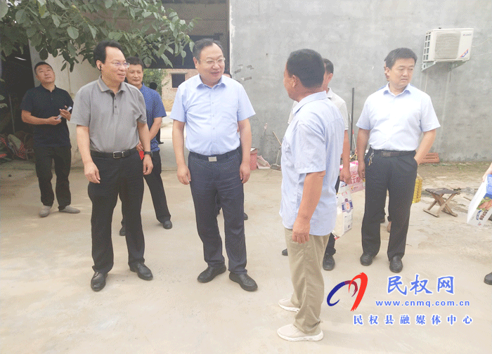 市委常委、常務(wù)副市長(zhǎng)吳祖明到我縣走訪慰問(wèn)軍人重點(diǎn)優(yōu)撫對(duì)象