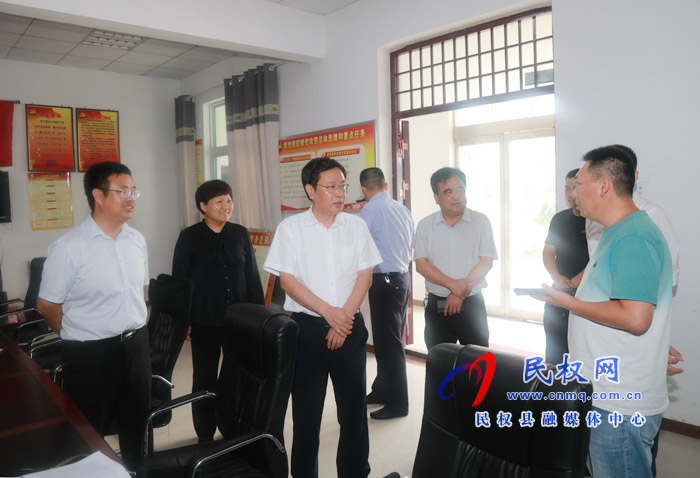市人大常委會副主任、縣委書記姬脈常調(diào)研我縣脫貧攻堅普查工作