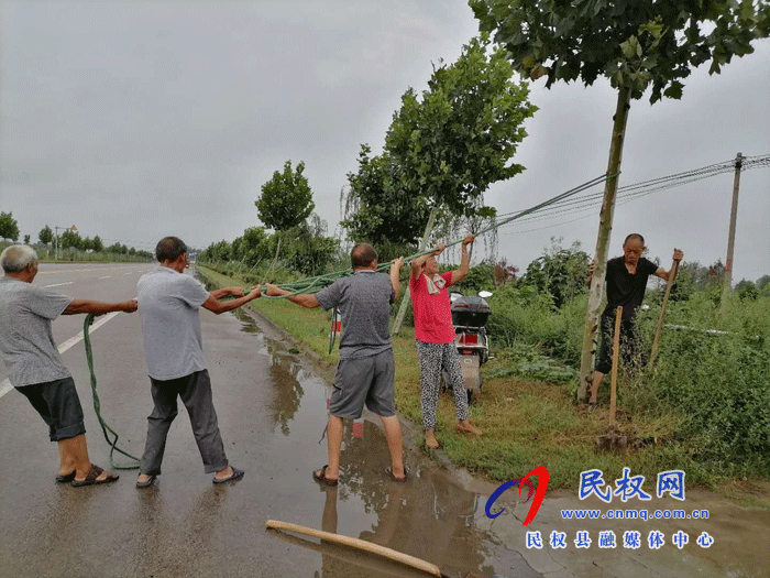 花園鄉(xiāng)全面開(kāi)展暴雨災(zāi)后生產(chǎn)自救工作 花園鄉(xiāng)全面開(kāi)展暴雨災(zāi)后生產(chǎn)自救工作