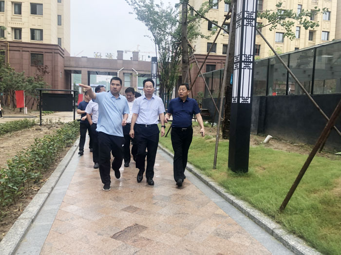 縣委常委、常務(wù)副縣長(zhǎng)李啟峰調(diào)研指導(dǎo)我縣老舊小區(qū)改造工作