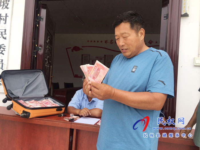 褚廟鄉(xiāng)四舉措抓好“六穩(wěn)”“六?！惫ぷ? title=