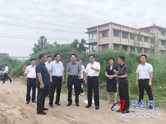 市人大常委會副主任、縣委書記姬脈常調(diào)研我縣老城區(qū)老舊小區(qū)改造和城市建設重點項目工作