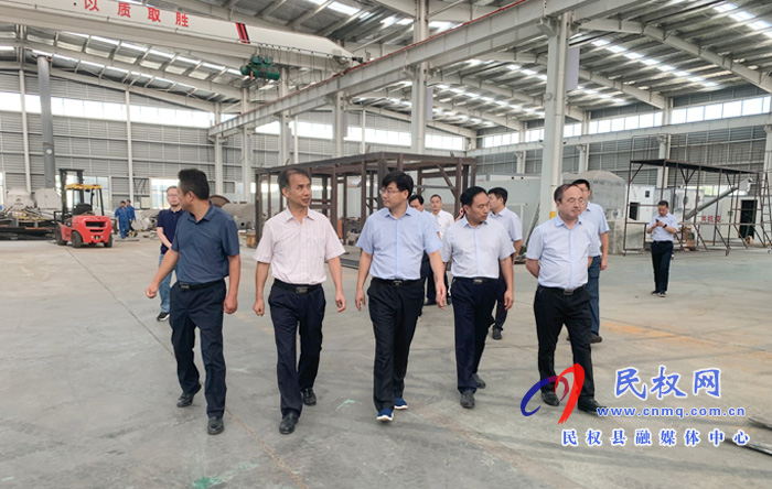 省地方金融監(jiān)管局黨組成員、副局長李拴成調(diào)研我縣金融扶貧工作