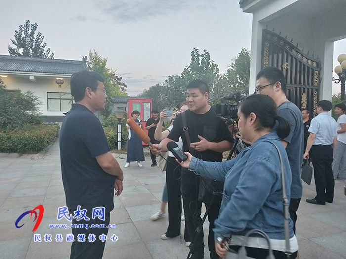 “農(nóng)媒總編走基層?鄉(xiāng)村振興中原行”采訪座談會在我縣召開