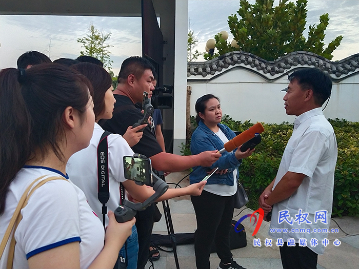 “農(nóng)媒總編走基層?鄉(xiāng)村振興中原行”采訪座談會在我縣召開