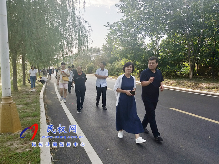 “農(nóng)媒總編走基層?鄉(xiāng)村振興中原行”采訪座談會在我縣召開